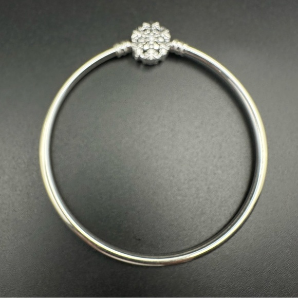 Pandora Moments Sparkling Snowflake Clasp Bangle, S925 Sterling Silver - Picture 9 of 13